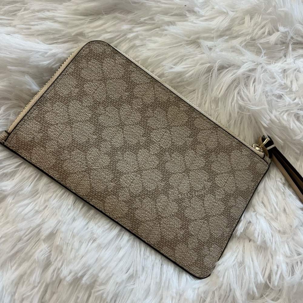 Kate Spade Lucy Wristlet - Picture 4 of 6